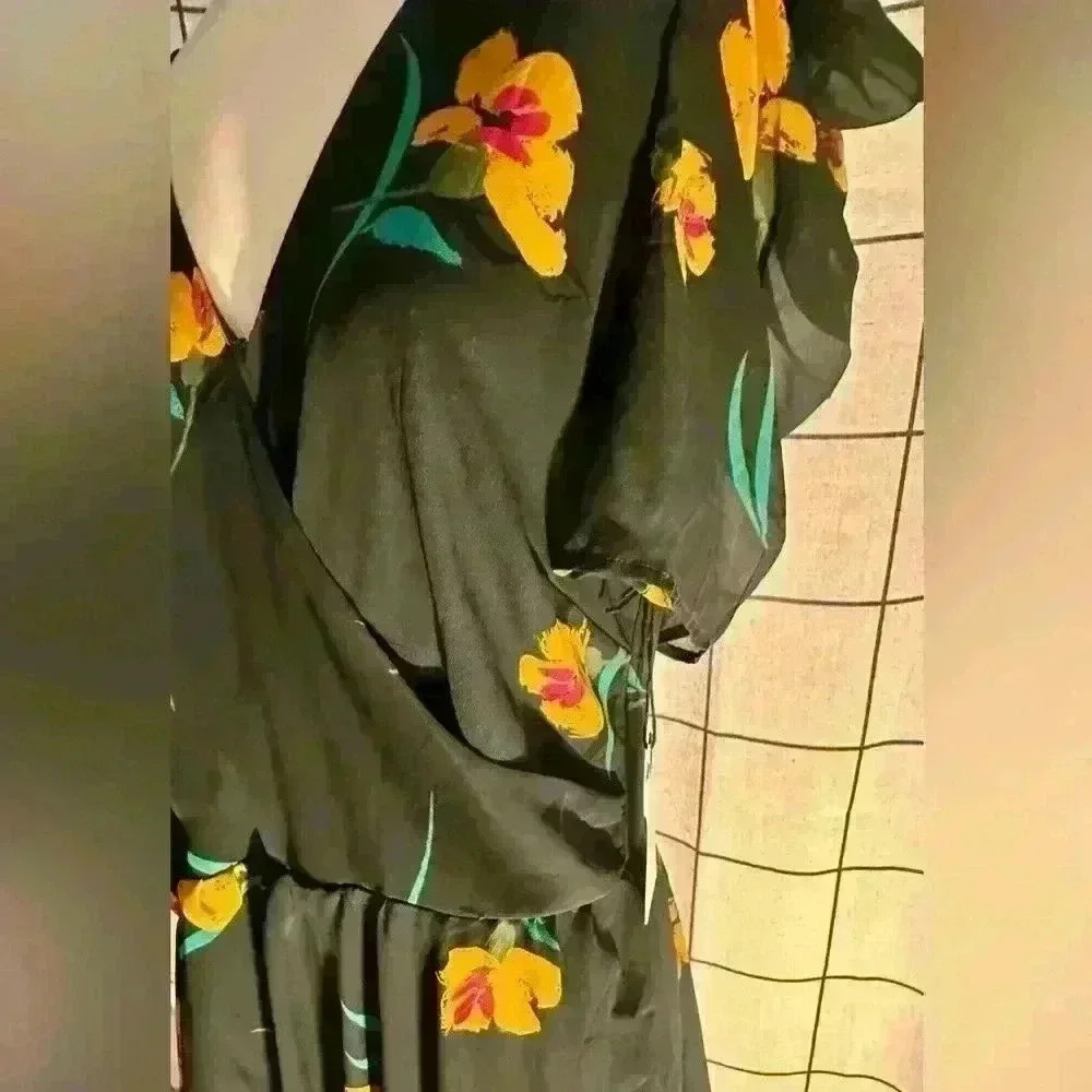Green floral Mini Dress - Picture 9 of 9